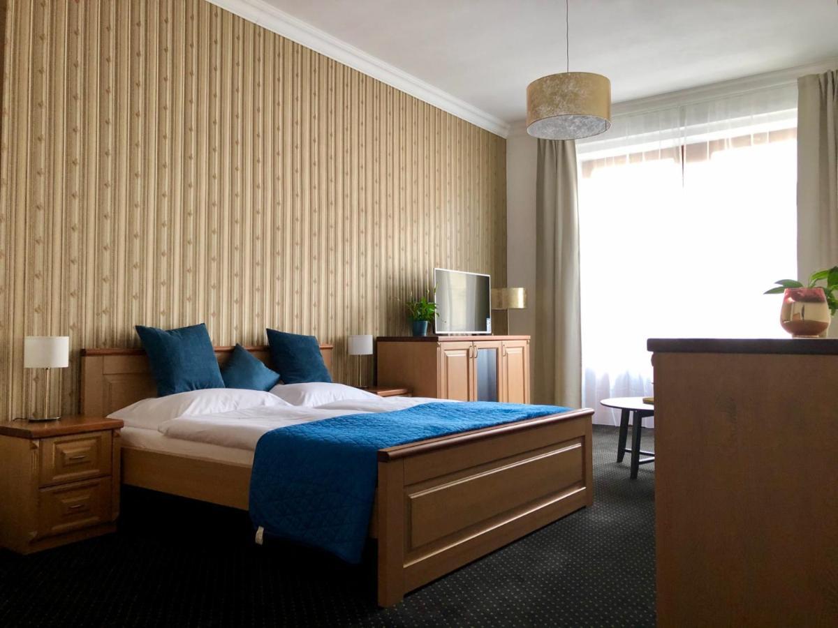 Pension Drei Rosen Karlovy Vary Extérieur photo