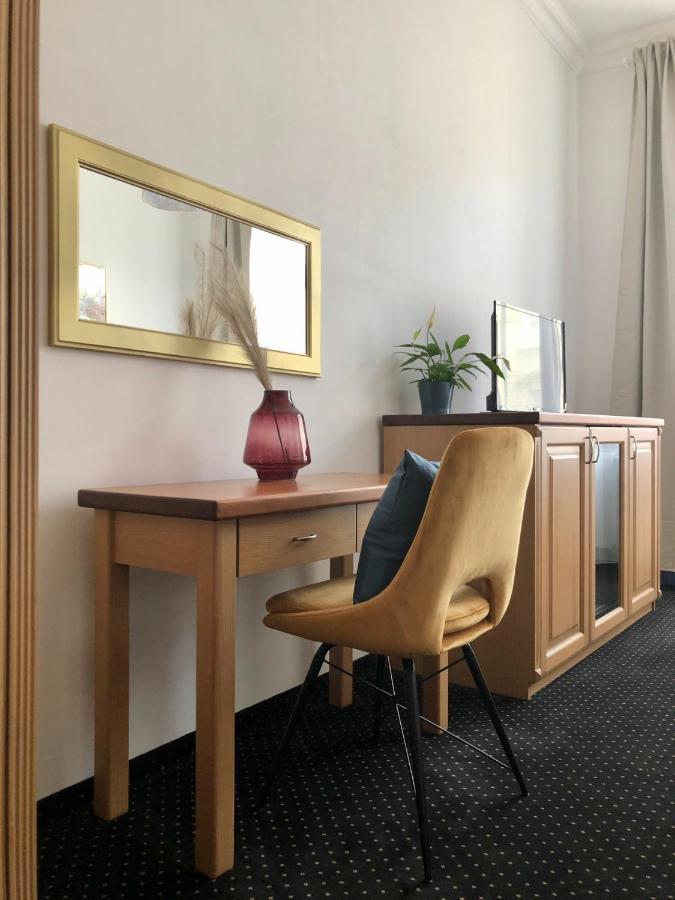 Pension Drei Rosen Karlovy Vary Extérieur photo